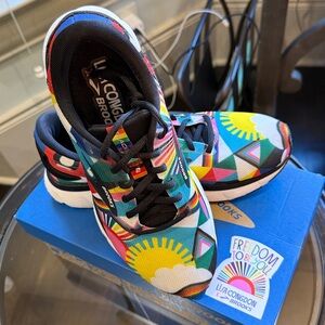 Brooks Trace 2 athletic sneakers